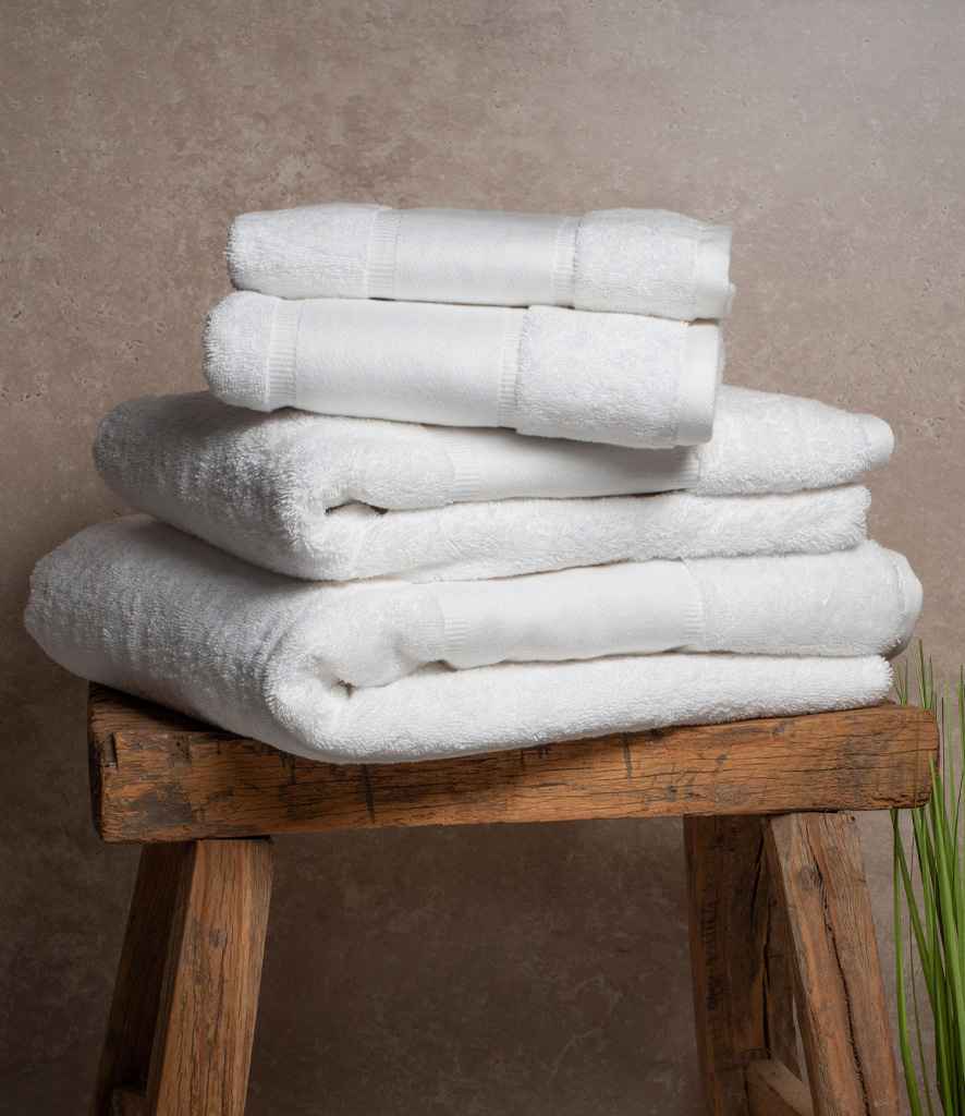 WHITE BATH SHEET TOWEL