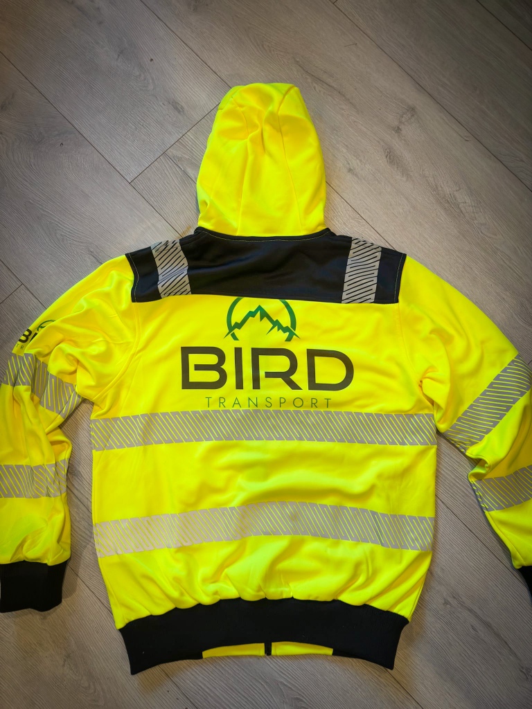 safety-jacket-with-logo-manchester2 Branded safety jacket with company logo prepared by PrintX for a professional workwear project in Manchester